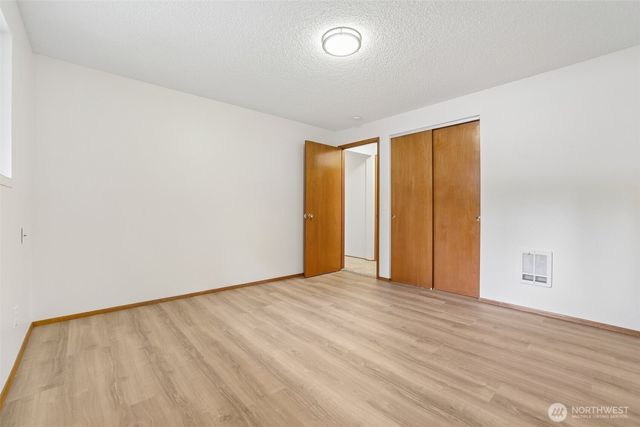 31430 W Lake Morton Drive SE, Kent, WA 98042