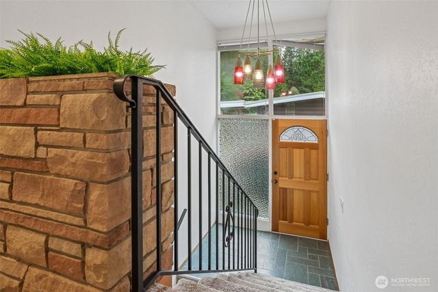 31430 W Lake Morton Drive SE, Kent, WA 98042
