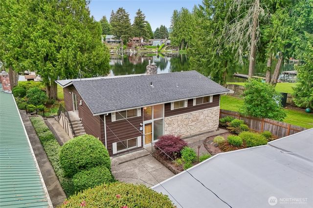 31430 W Lake Morton Drive SE, Kent, WA 98042