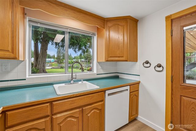 31430 W Lake Morton Drive SE, Kent, WA 98042