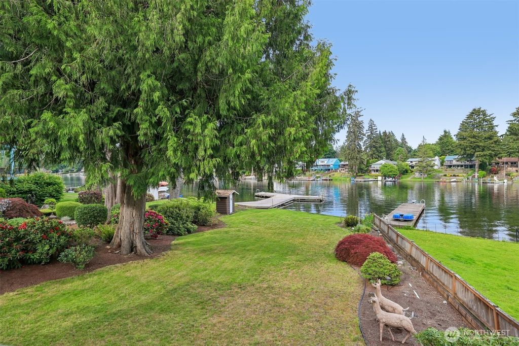 31430 W Lake Morton Drive SE, Kent, WA 98042