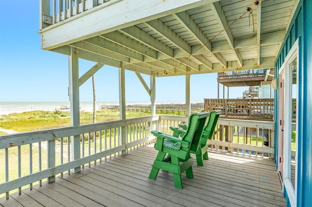 2426 Bluewater Hwy, Surfside Beach, TX 77541
