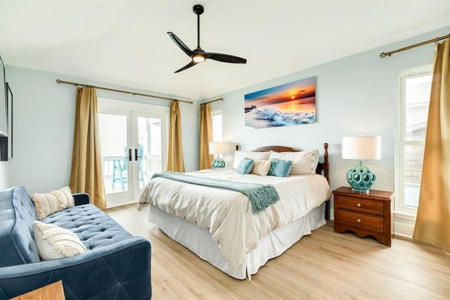 2426 Bluewater Hwy, Surfside Beach, TX 77541