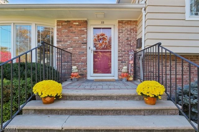 33 Haran Cir, Millburn Twp., NJ 07041