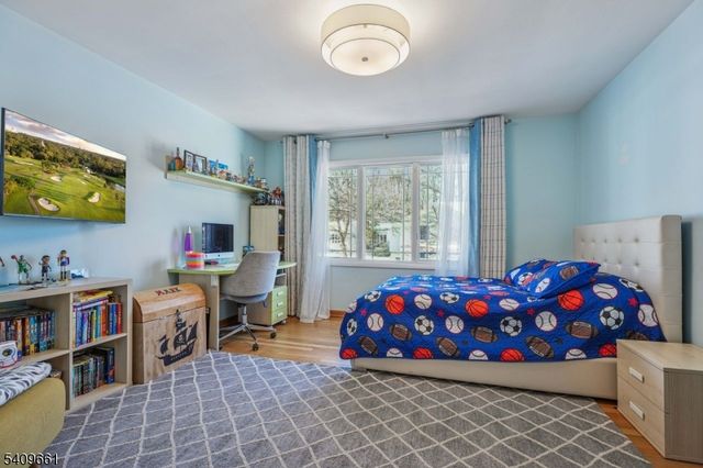 33 Haran Cir, Millburn Twp., NJ 07041