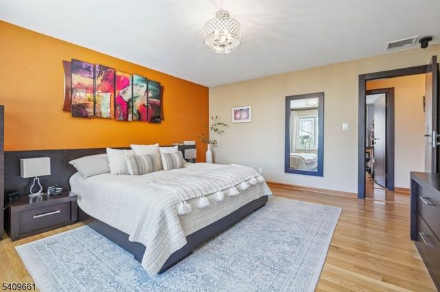 33 Haran Cir, Millburn Twp., NJ 07041