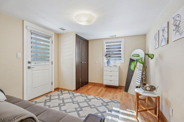 33 Haran Cir, Millburn Twp., NJ 07041