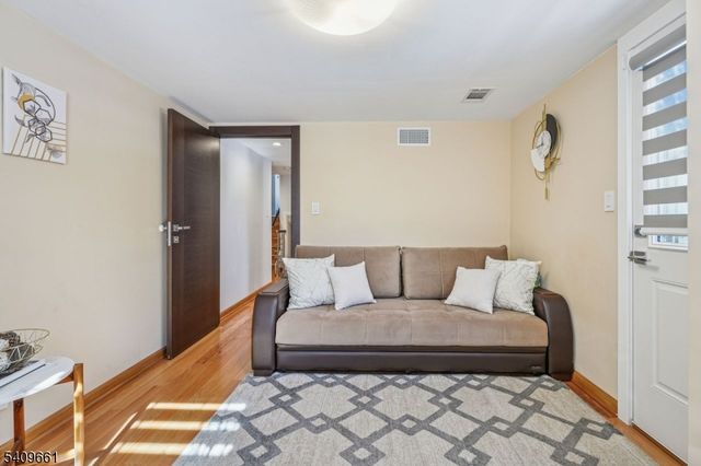 33 Haran Cir, Millburn Twp., NJ 07041