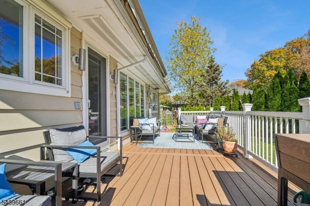 33 Haran Cir, Millburn Twp., NJ 07041