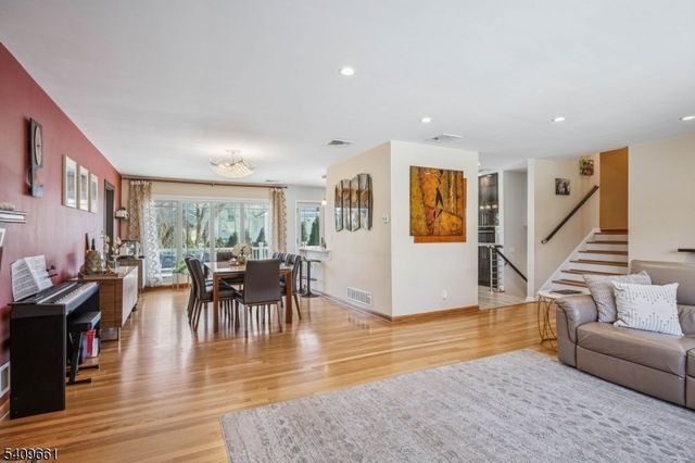 33 Haran Cir, Millburn Twp., NJ 07041