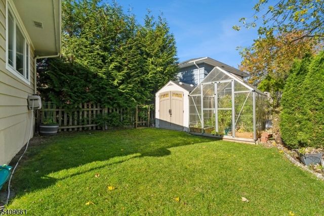 33 Haran Cir, Millburn Twp., NJ 07041