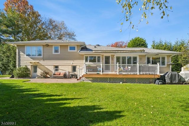 33 Haran Cir, Millburn Twp., NJ 07041