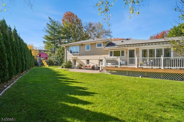 33 Haran Cir, Millburn Twp., NJ 07041