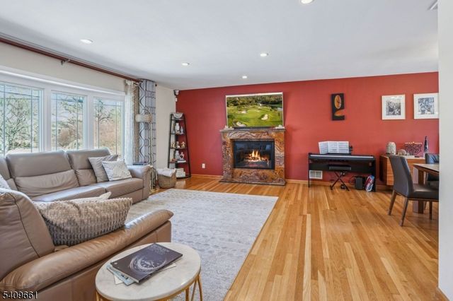 33 Haran Cir, Millburn Twp., NJ 07041