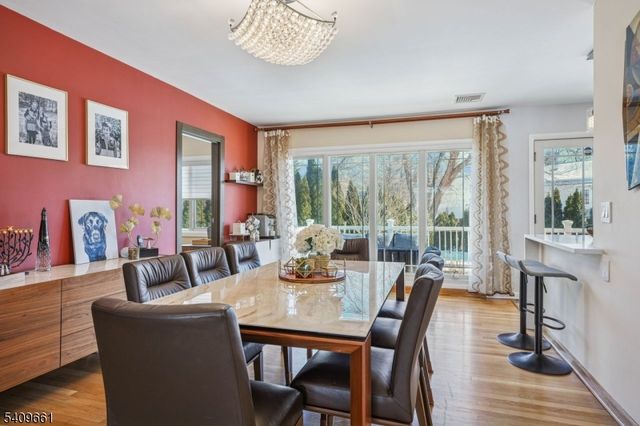 33 Haran Cir, Millburn Twp., NJ 07041