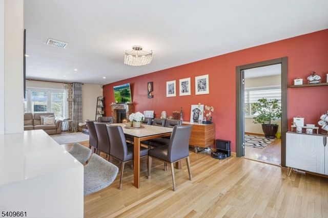 33 Haran Cir, Millburn Twp., NJ 07041