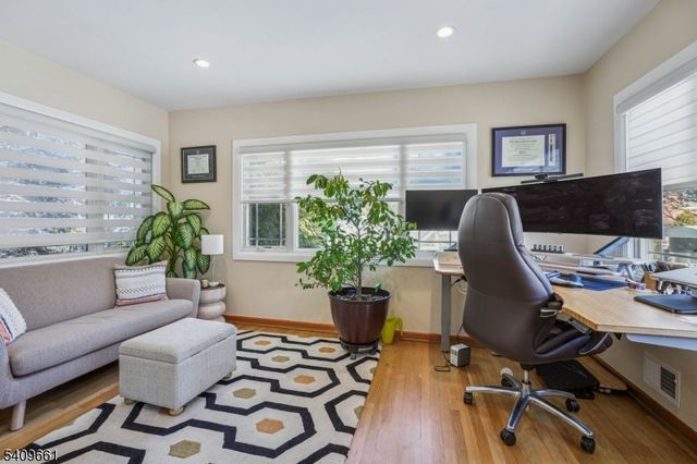 33 Haran Cir, Millburn Twp., NJ 07041