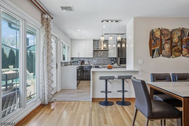 33 Haran Cir, Millburn Twp., NJ 07041