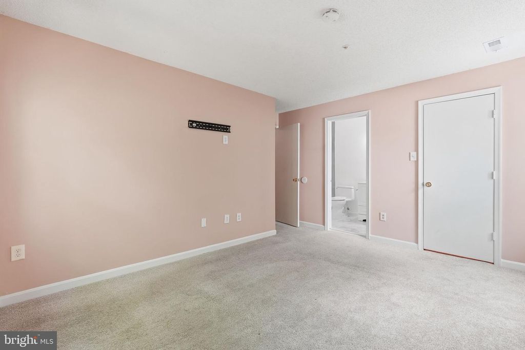 Image 15 of property listing at 14018 VALLEYFIELD DR #6-7, Silver Spring, MD 20906