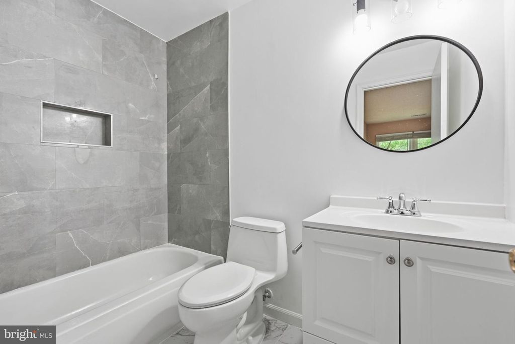 Image 16 of property listing at 14018 VALLEYFIELD DR #6-7, Silver Spring, MD 20906
