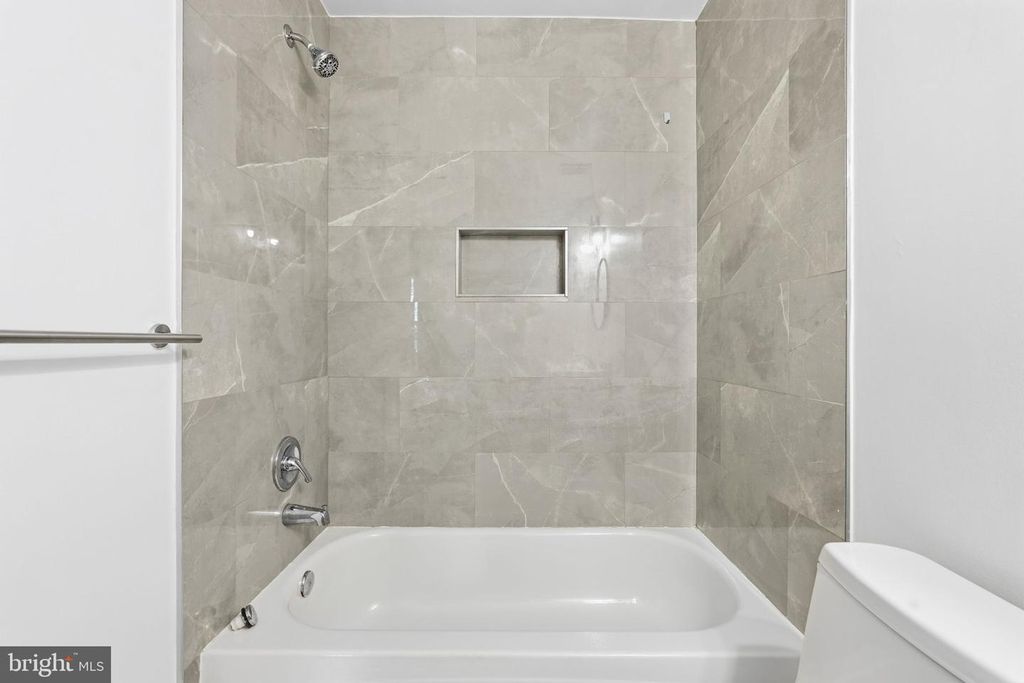 Image 17 of property listing at 14018 VALLEYFIELD DR #6-7, Silver Spring, MD 20906