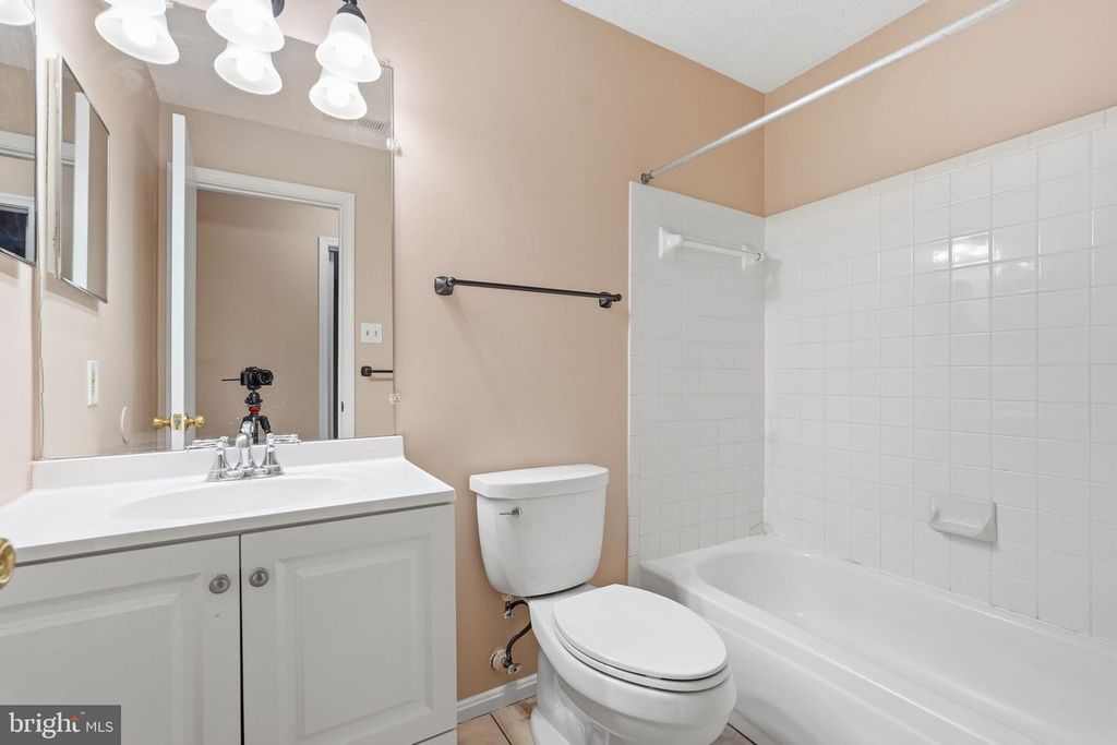 Image 18 of property listing at 14018 VALLEYFIELD DR #6-7, Silver Spring, MD 20906