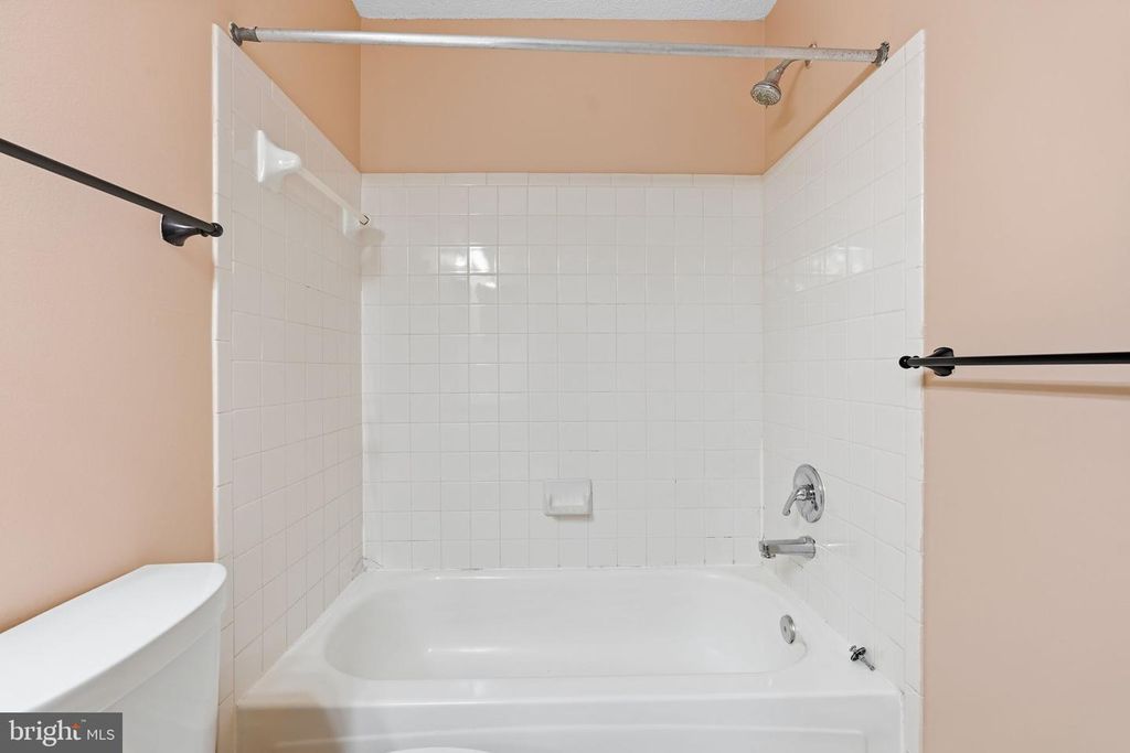 Image 19 of property listing at 14018 VALLEYFIELD DR #6-7, Silver Spring, MD 20906