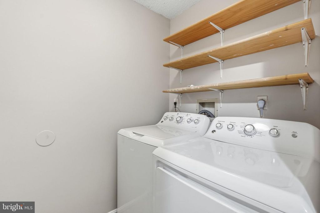 Image 20 of property listing at 14018 VALLEYFIELD DR #6-7, Silver Spring, MD 20906
