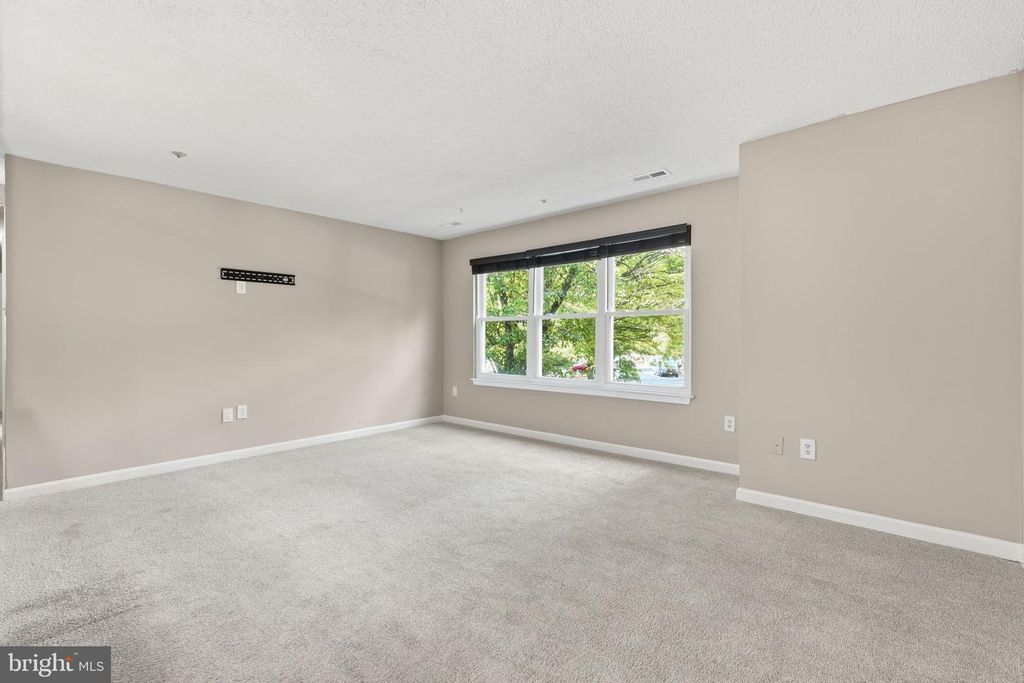 Image 3 of property listing at 14018 VALLEYFIELD DR #6-7, Silver Spring, MD 20906