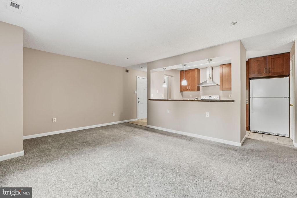 Image 4 of property listing at 14018 VALLEYFIELD DR #6-7, Silver Spring, MD 20906