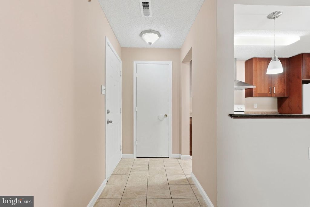 Image 5 of property listing at 14018 VALLEYFIELD DR #6-7, Silver Spring, MD 20906