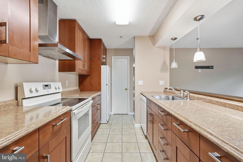 Image 7 of property listing at 14018 VALLEYFIELD DR #6-7, Silver Spring, MD 20906