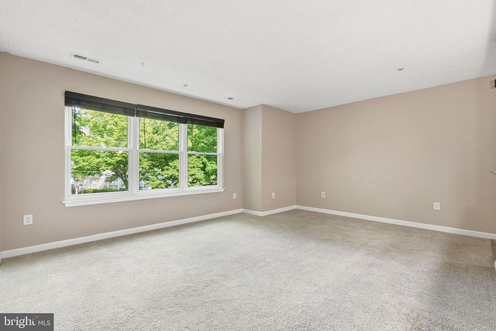 Image 10 of property listing at 14018 VALLEYFIELD DR #6-7, Silver Spring, MD 20906