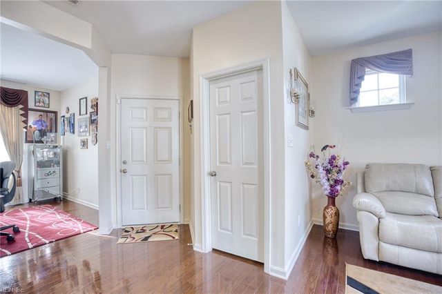 716 Daylily LN, Newport News, VA 23608