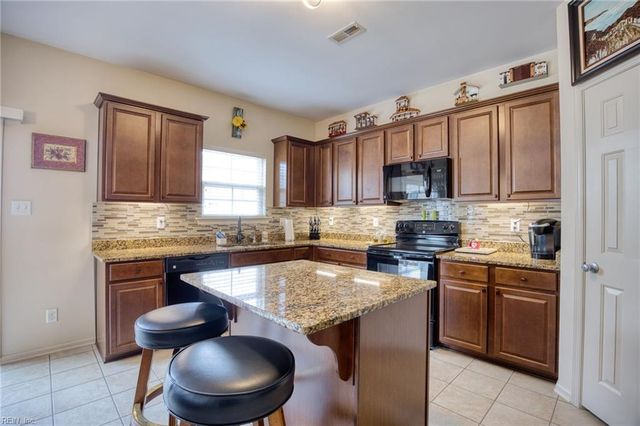 716 Daylily LN, Newport News, VA 23608