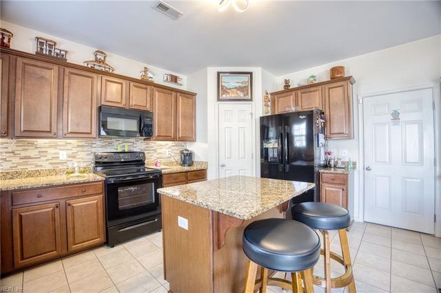 716 Daylily LN, Newport News, VA 23608