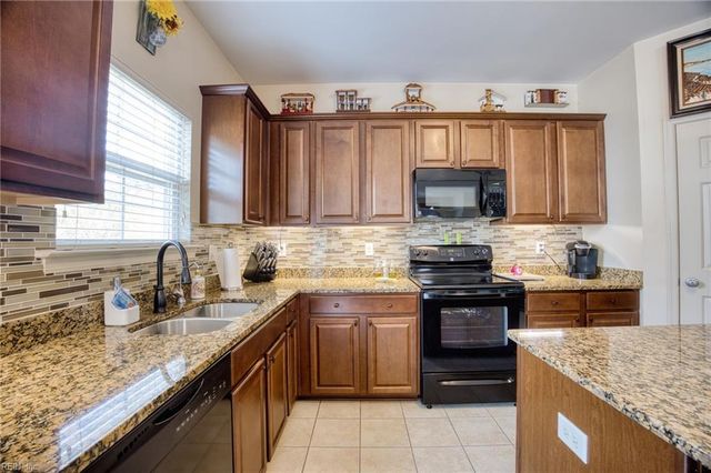 716 Daylily LN, Newport News, VA 23608