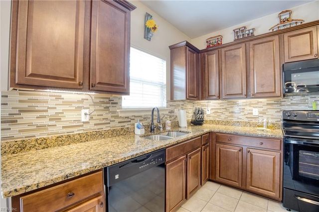 716 Daylily LN, Newport News, VA 23608