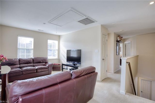 716 Daylily LN, Newport News, VA 23608