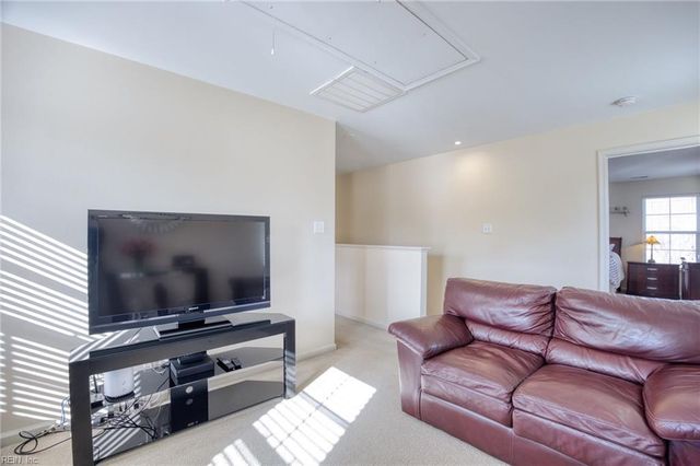 716 Daylily LN, Newport News, VA 23608