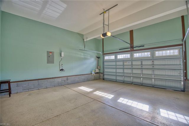 716 Daylily LN, Newport News, VA 23608