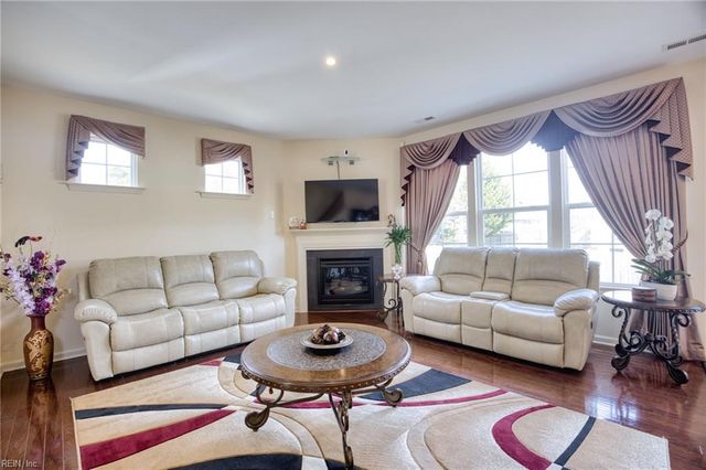 716 Daylily LN, Newport News, VA 23608