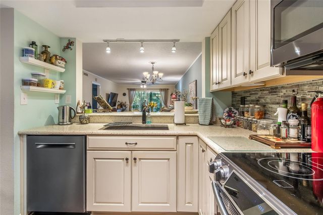 90 S HIGHLAND AVENUE 318, Tarpon Springs, FL 34689