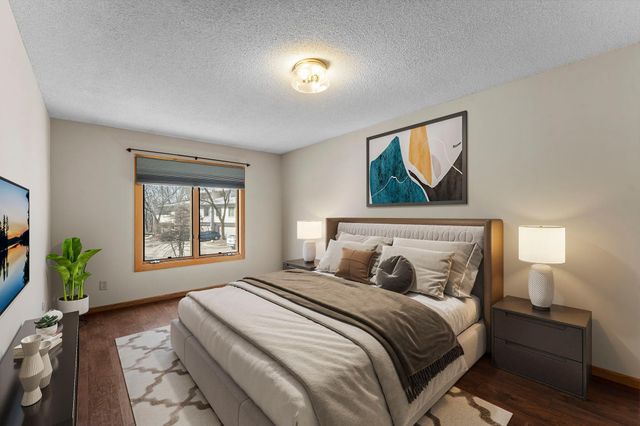 8405 137th Court, Apple Valley, MN 55124