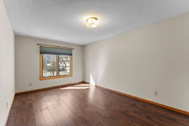 8405 137th Court, Apple Valley, MN 55124