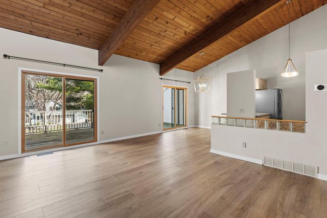 8405 137th Court, Apple Valley, MN 55124