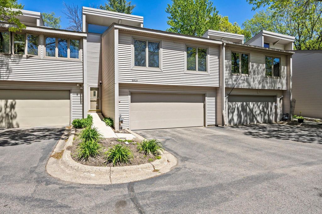 8405 137th Court, Apple Valley, MN 55124