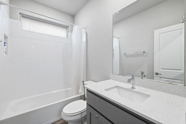 1132 Gillespie Dr, Justin, TX 76247