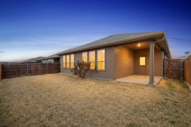 1132 Gillespie Dr, Justin, TX 76247