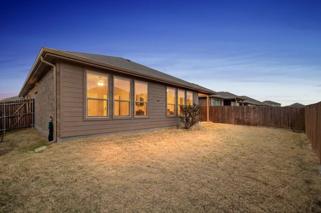 1132 Gillespie Dr, Justin, TX 76247